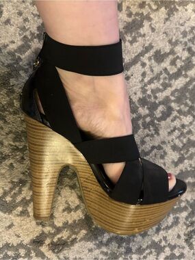 Jessica Simpson Black Strappy Platform Heels with Tan Wood-Look Stack